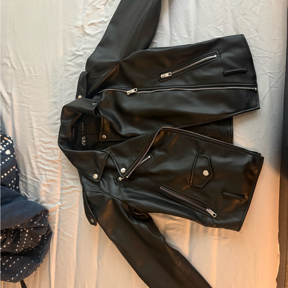 Zara Women's Sleek Black Leather Biker Jacket